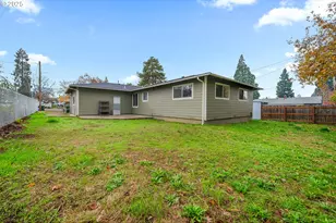 3018 W Filbert Ave, Roseburg, OR 97471 - Photo 22