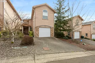 1463 Four Seasons Dr, Roseburg, OR 97470 - Photo 4