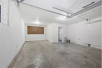 3705 Peppertree Dr, Eugene, OR 97402 - Photo 32