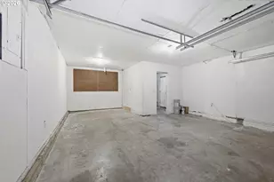 3705 Peppertree Dr, Eugene, OR 97402 - Photo 32