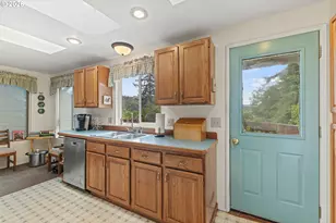 62518 W Catching Rd, Coos Bay, OR 97420 - Photo 16