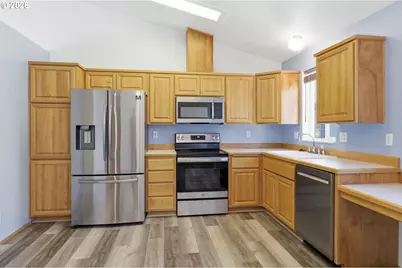 5530 E St, Springfield, OR 97478 - Photo 16