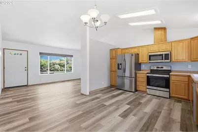 5530 E St, Springfield, OR 97478 - Photo 14