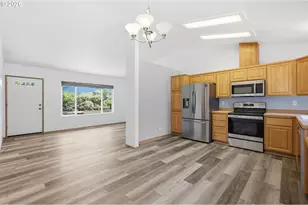 5530 E St, Springfield, OR 97478 - Photo 14