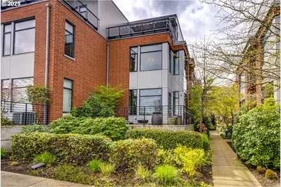 1716 NW Riverscape St, Portland, OR 97209 - Photo 1