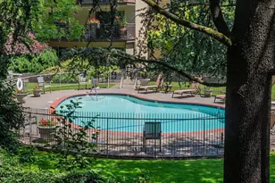 2393 SW Park Pl, Portland, OR 97205 - Photo 32