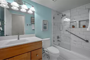 2393 SW Park Pl, Portland, OR 97205 - Photo 30