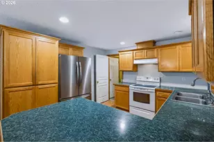 3929 SE 117th Pl, Portland, OR 97266 - Photo 10