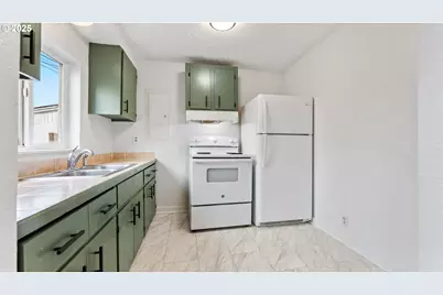 925 Crocker St, Coos Bay, OR 97420 - Photo 6
