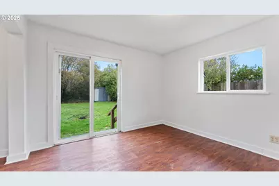 925 Crocker St, Coos Bay, OR 97420 - Photo 8