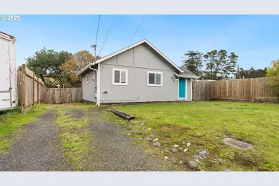 925 Crocker St, Coos Bay, OR 97420 - Photo 2