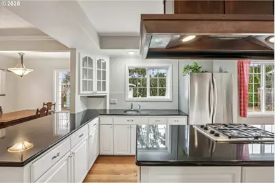 12183 SW Plantation Ter, Portland, OR 97223 - Photo 6