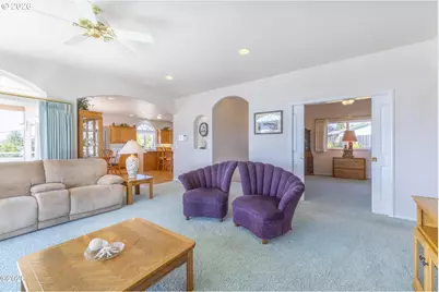 30 SW Heilberg St, Depoe Bay, OR 97341 - Photo 16
