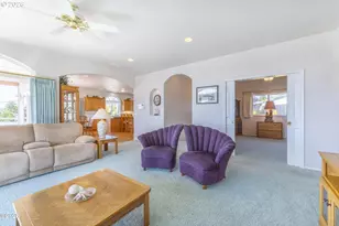 30 SW Heilberg St, Depoe Bay, OR 97341 - Photo 16