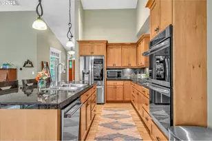 8803 SW 51st Ave, Portland, OR 97219 - Photo 10