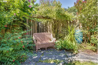 5921 S Kelly Ave, Portland, OR 97239 - Photo 36