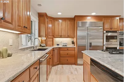 8145 SW 57th Ave, Portland, OR 97219 - Photo 14