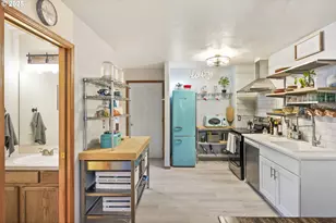 4909 NE Holman St, Portland, OR 97218 - Photo 8