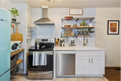 4909 NE Holman St, Portland, OR 97218 - Photo 6