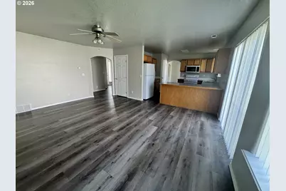 629 E Oregon Ave, Hermiston, OR 97838 - Photo 4