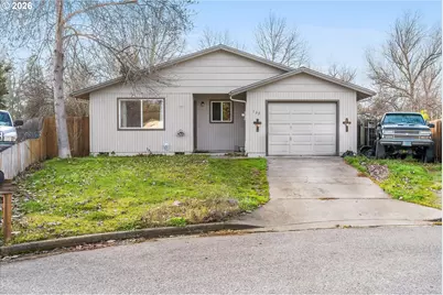 133 Edith Cir, Eagle Point, OR 97524 - Photo 1