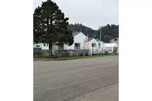 1009 Fir Ave, Reedsport, OR 97467 - Photo 2