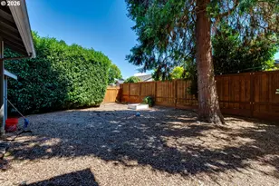 3325 Honeywood St, Eugene, OR 97408 - Photo 34