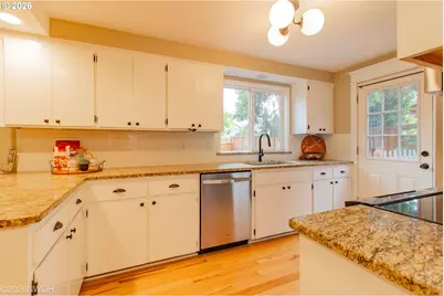 3325 Honeywood St, Eugene, OR 97408 - Photo 10