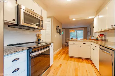 3325 Honeywood St, Eugene, OR 97408 - Photo 12