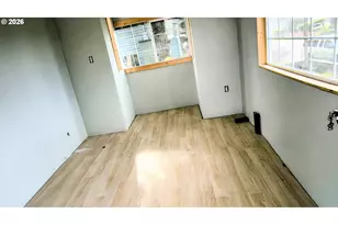 319 N Wall St, Coos Bay, OR 97420 - Photo 6