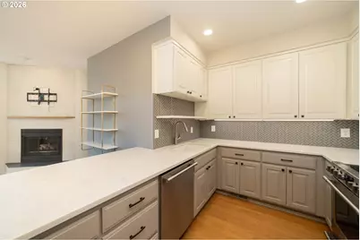 242 S Sweeney St, Portland, OR 97239 - Photo 10