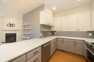 242 S Sweeney St, Portland, OR 97239 - Photo 10