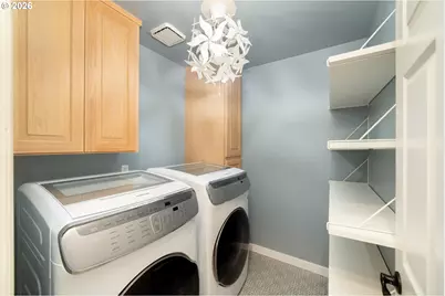 242 S Sweeney St, Portland, OR 97239 - Photo 28
