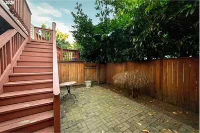 242 S Sweeney St, Portland, OR 97239 - Photo 40