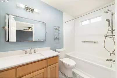 242 S Sweeney St, Portland, OR 97239 - Photo 32