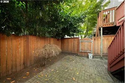 242 S Sweeney St, Portland, OR 97239 - Photo 42