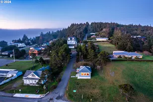 610 Deady St, Port Orford, OR 97465 - Photo 38
