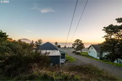 610 Deady St, Port Orford, OR 97465 - Photo 22