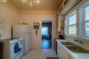 610 Deady St, Port Orford, OR 97465 - Photo 12