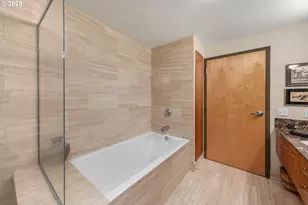 1221 SW 10th Ave, Portland, OR 97205 - Photo 26