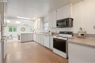 2045 Kincaid St, Eugene, OR 97405 - Photo 12