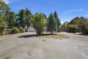 3560 Harlow Rd, Eugene, OR 97401 - Photo 24