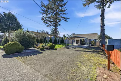 376 S Wall St, Coos Bay, OR 97420 - Photo 1