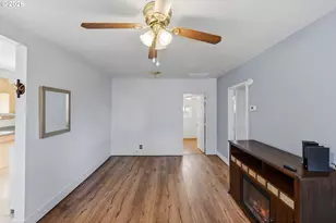 376 S Wall St, Coos Bay, OR 97420 - Photo 4