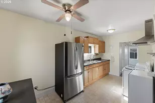 376 S Wall St, Coos Bay, OR 97420 - Photo 8