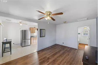 376 S Wall St, Coos Bay, OR 97420 - Photo 6