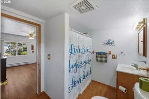 376 S Wall St, Coos Bay, OR 97420 - Photo 18