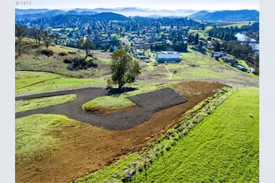 02 Palmdale Ave, Roseburg, OR 97471 - Photo 2
