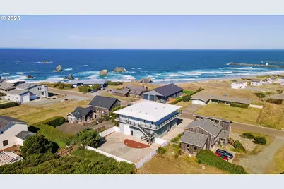 1257 7th St, Bandon, OR 97411 - Photo 2