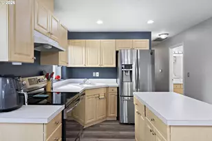 946 SW Junction Pl, Gresham, OR 97080 - Photo 16